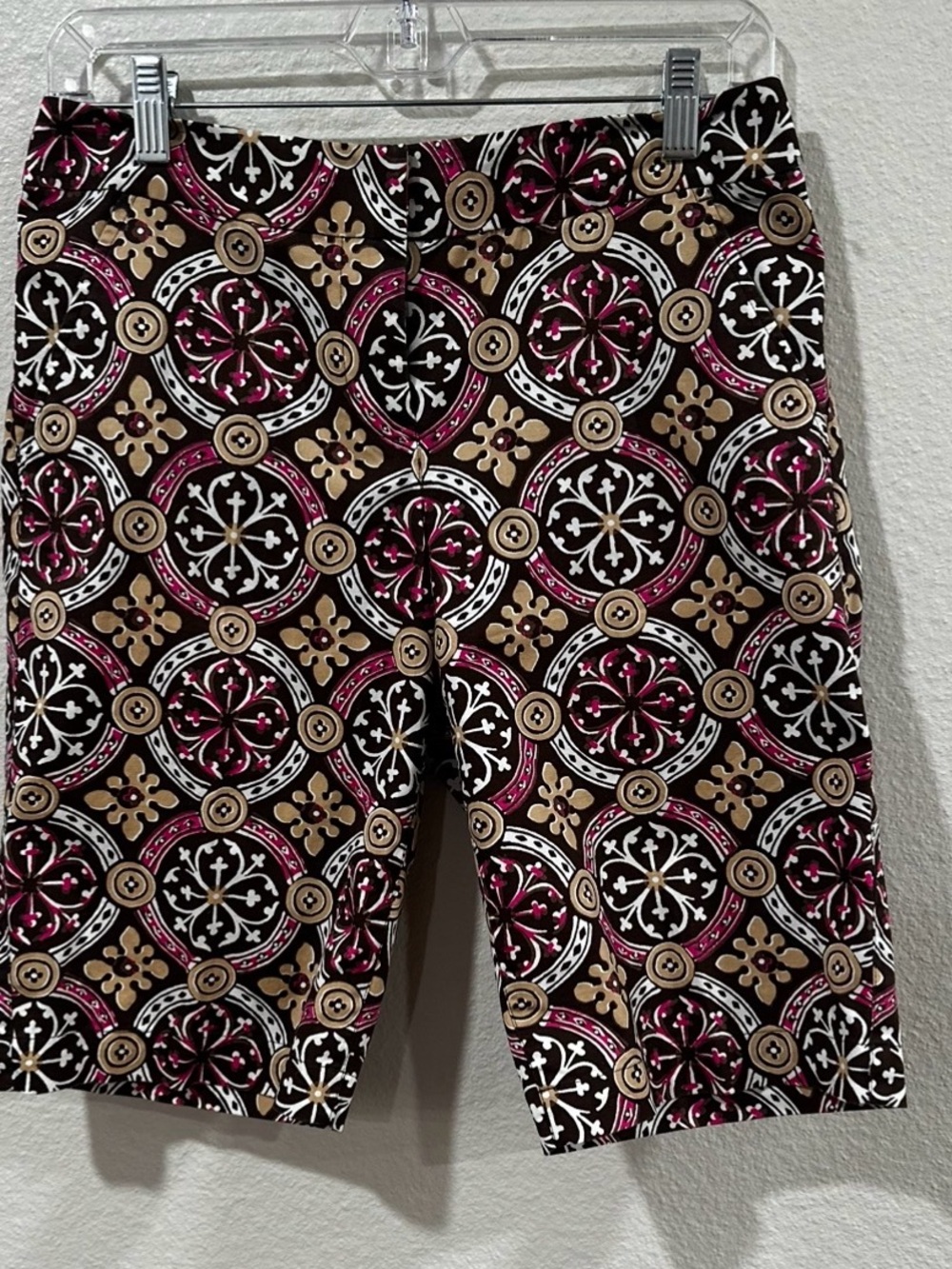 Tommy Bahama Black, Tan & Pink Batik Print Bermuda Shorts Womens size 2